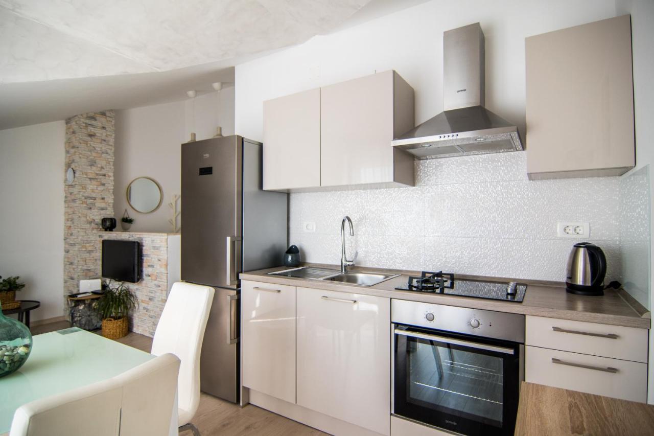 Apartments Up&Up Рогозница Екстериор снимка