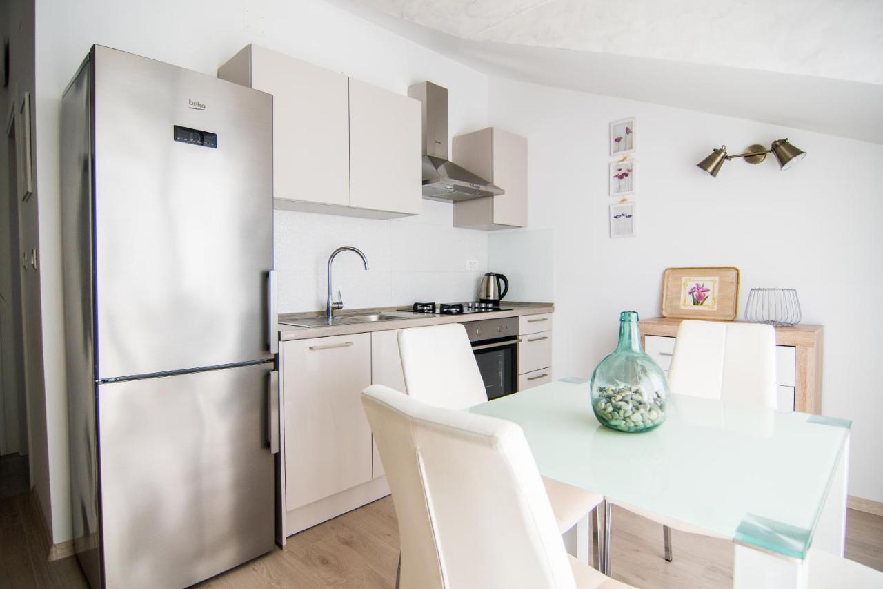 Apartments Up&Up Рогозница Екстериор снимка
