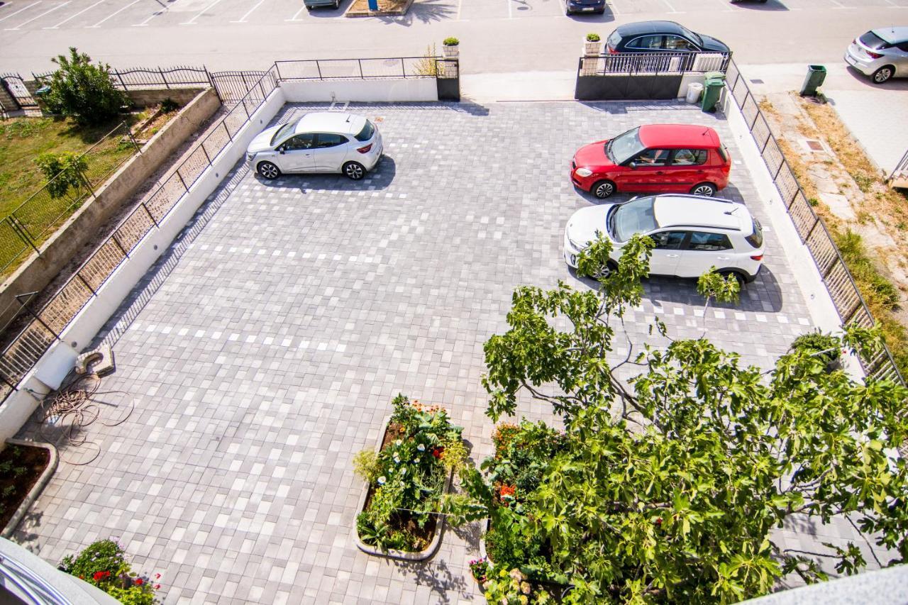 Apartments Up&Up Рогозница Екстериор снимка