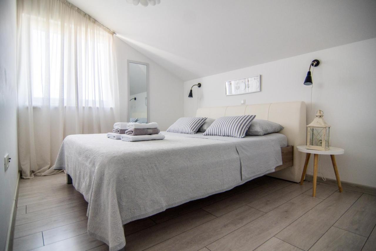 Apartments Up&Up Рогозница Екстериор снимка