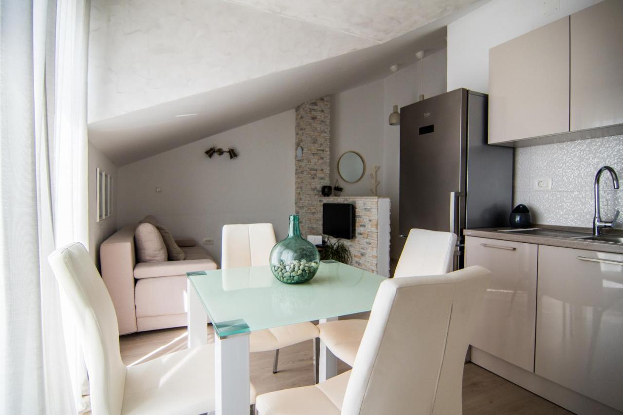 Apartments Up&Up Рогозница Екстериор снимка