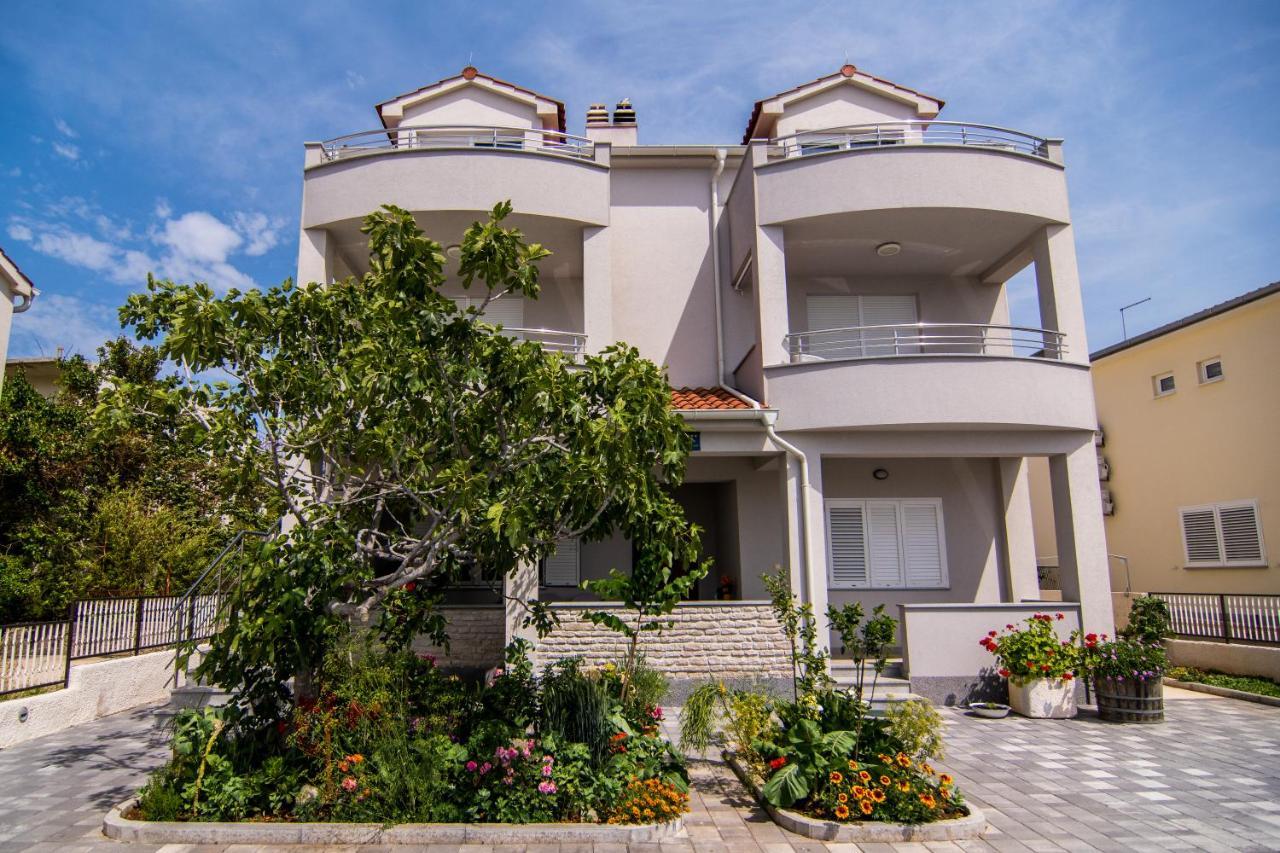 Apartments Up&Up Рогозница Екстериор снимка
