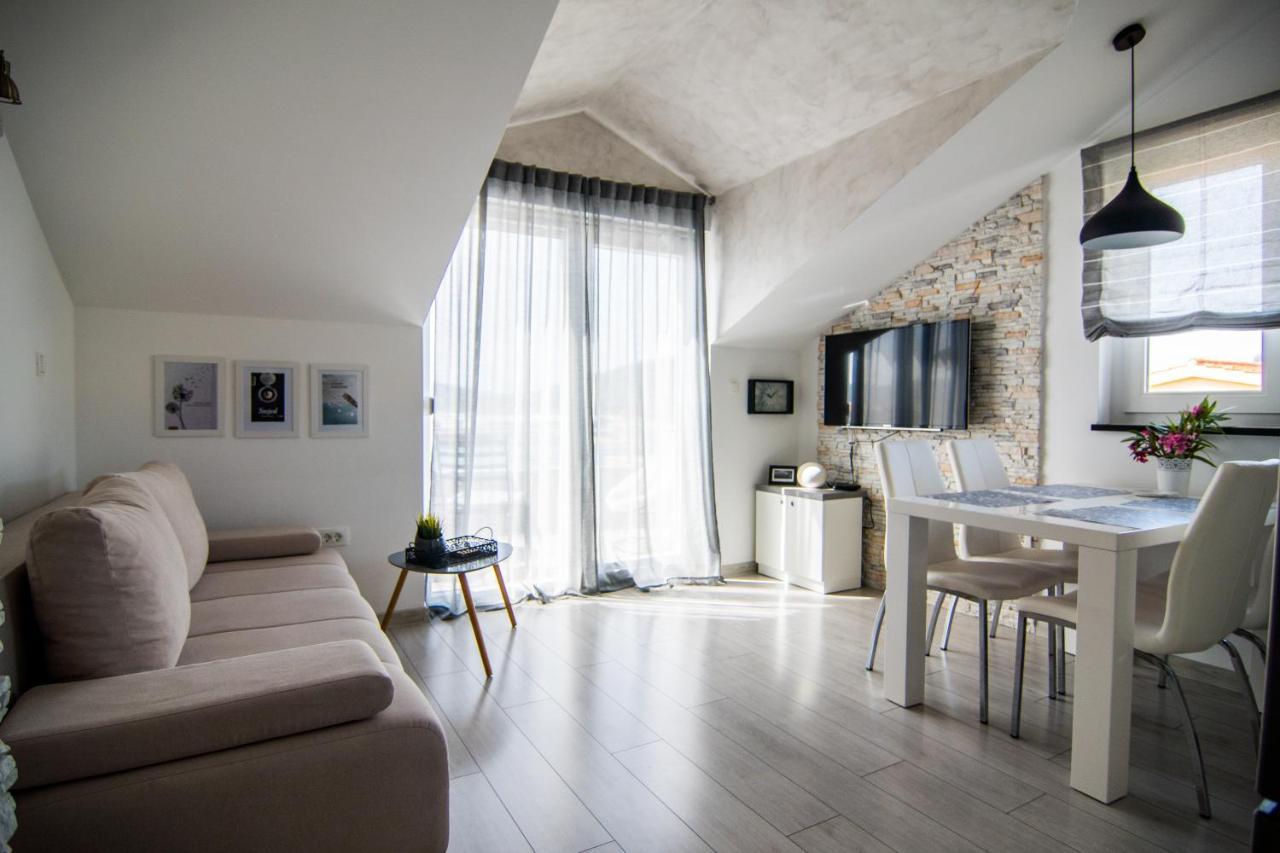 Apartments Up&Up Рогозница Екстериор снимка